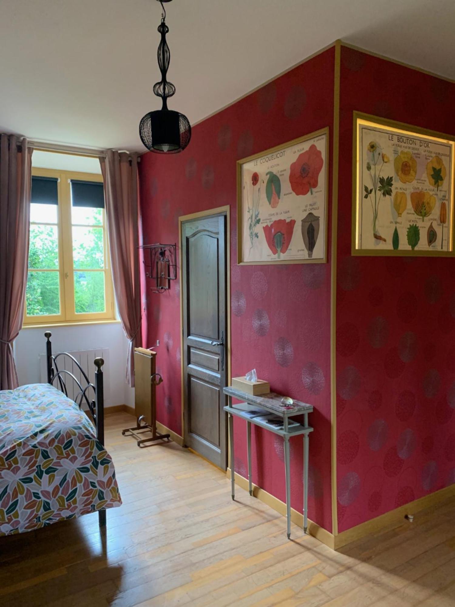 Le Petit Manoir Bed & Breakfast Isigny-le-Buat ภายนอก รูปภาพ
