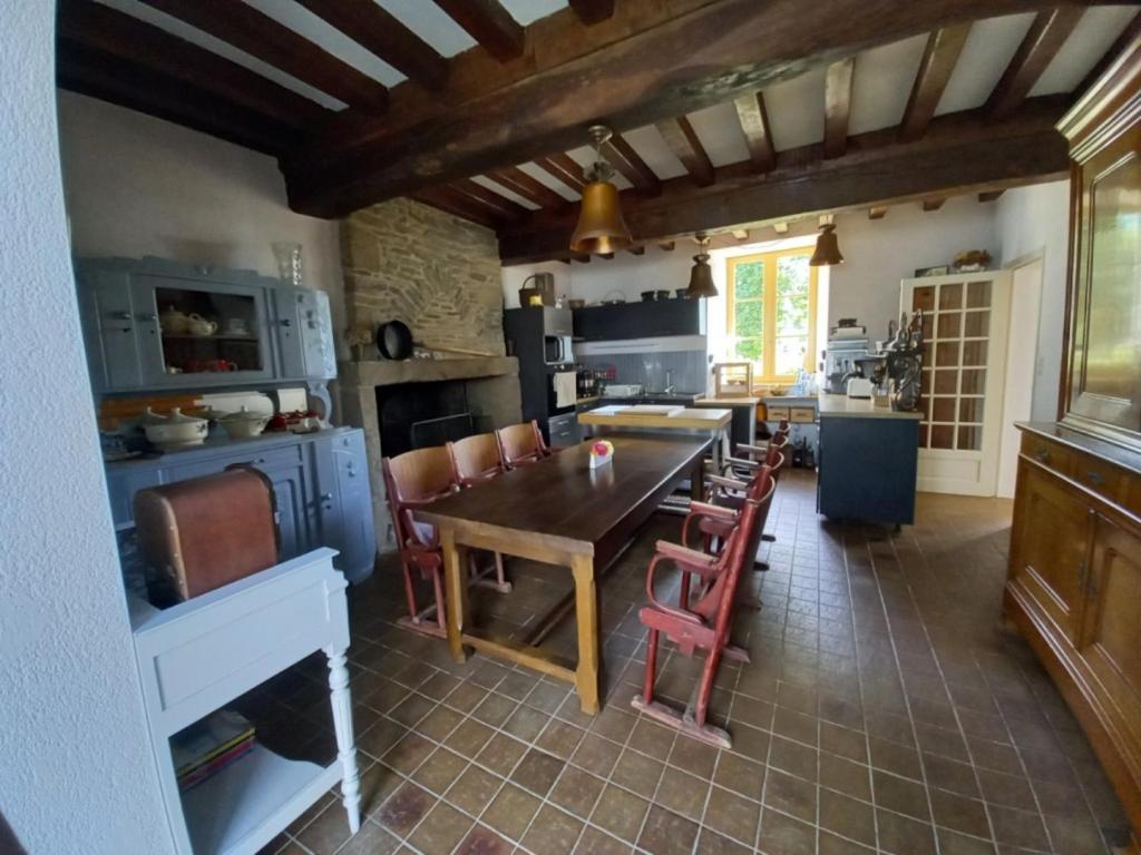Le Petit Manoir Bed & Breakfast Isigny-le-Buat ภายนอก รูปภาพ