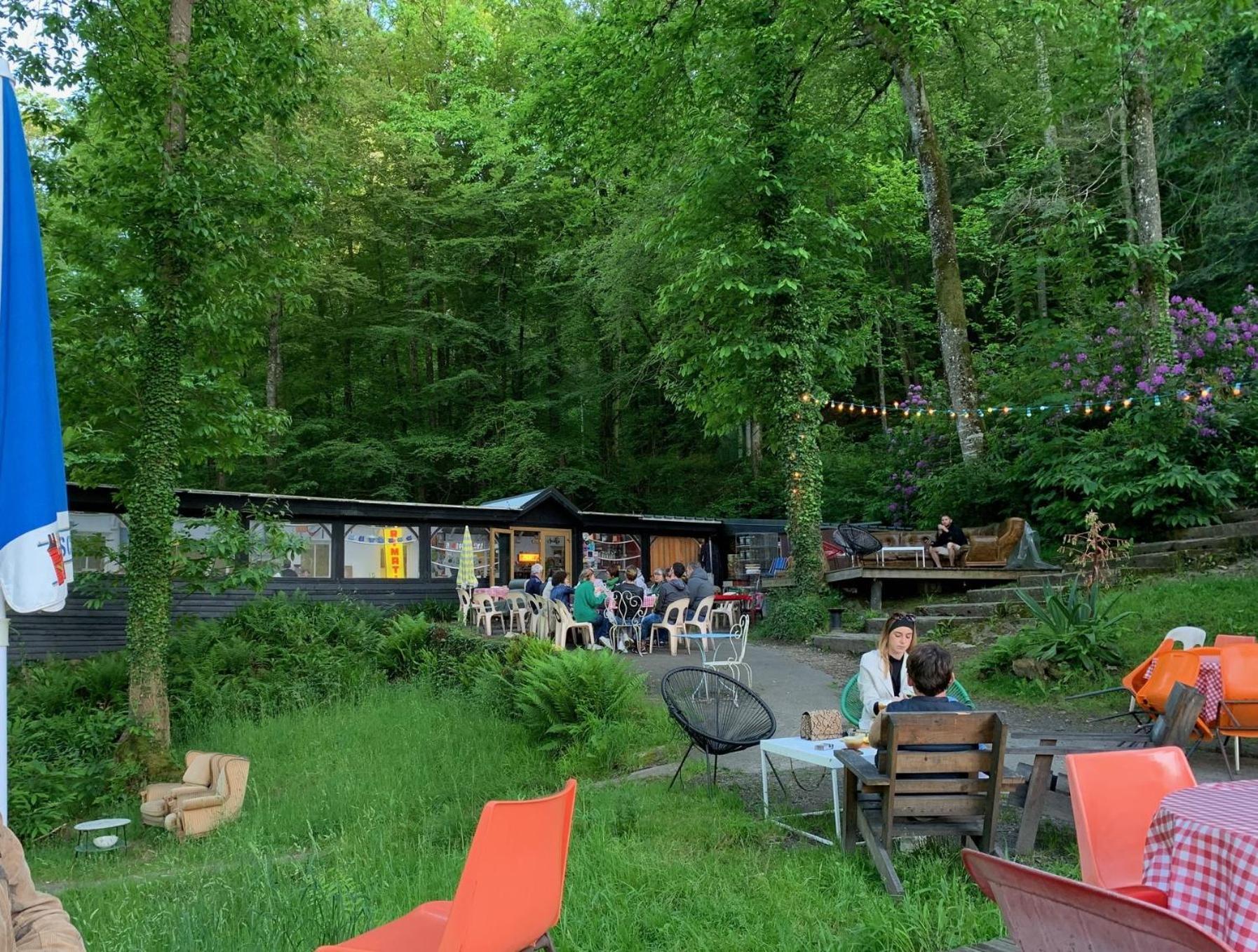 Le Petit Manoir Bed & Breakfast Isigny-le-Buat ภายนอก รูปภาพ