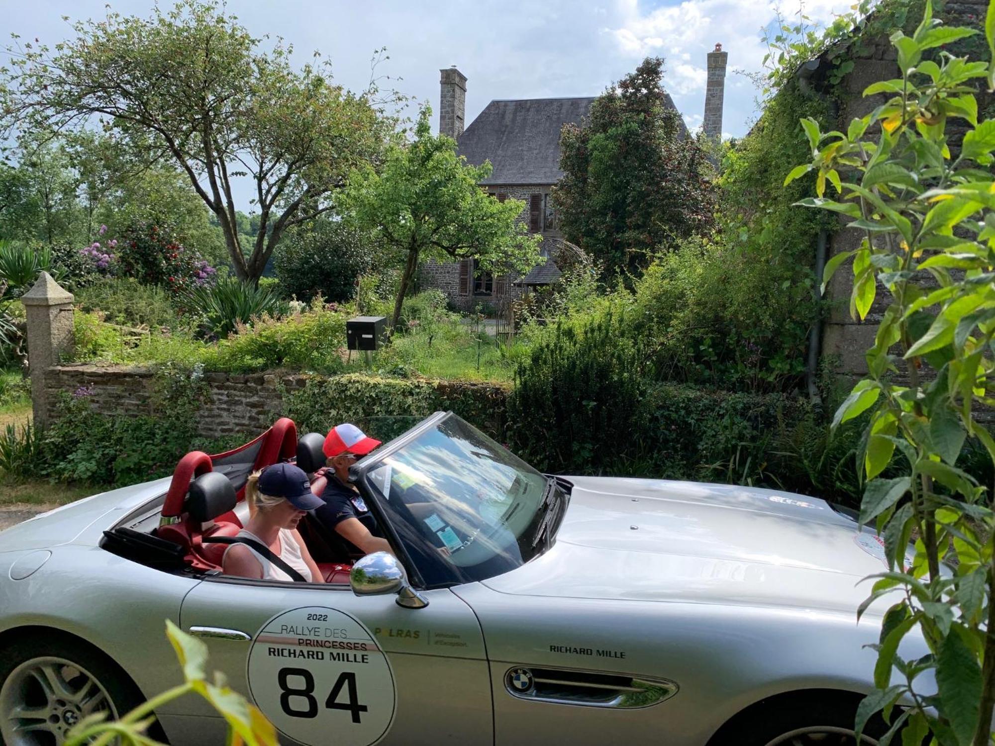 Le Petit Manoir Bed & Breakfast Isigny-le-Buat ภายนอก รูปภาพ