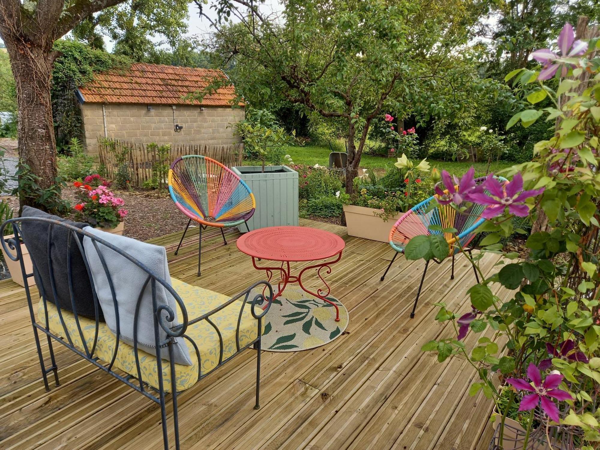 Le Petit Manoir Bed & Breakfast Isigny-le-Buat ภายนอก รูปภาพ