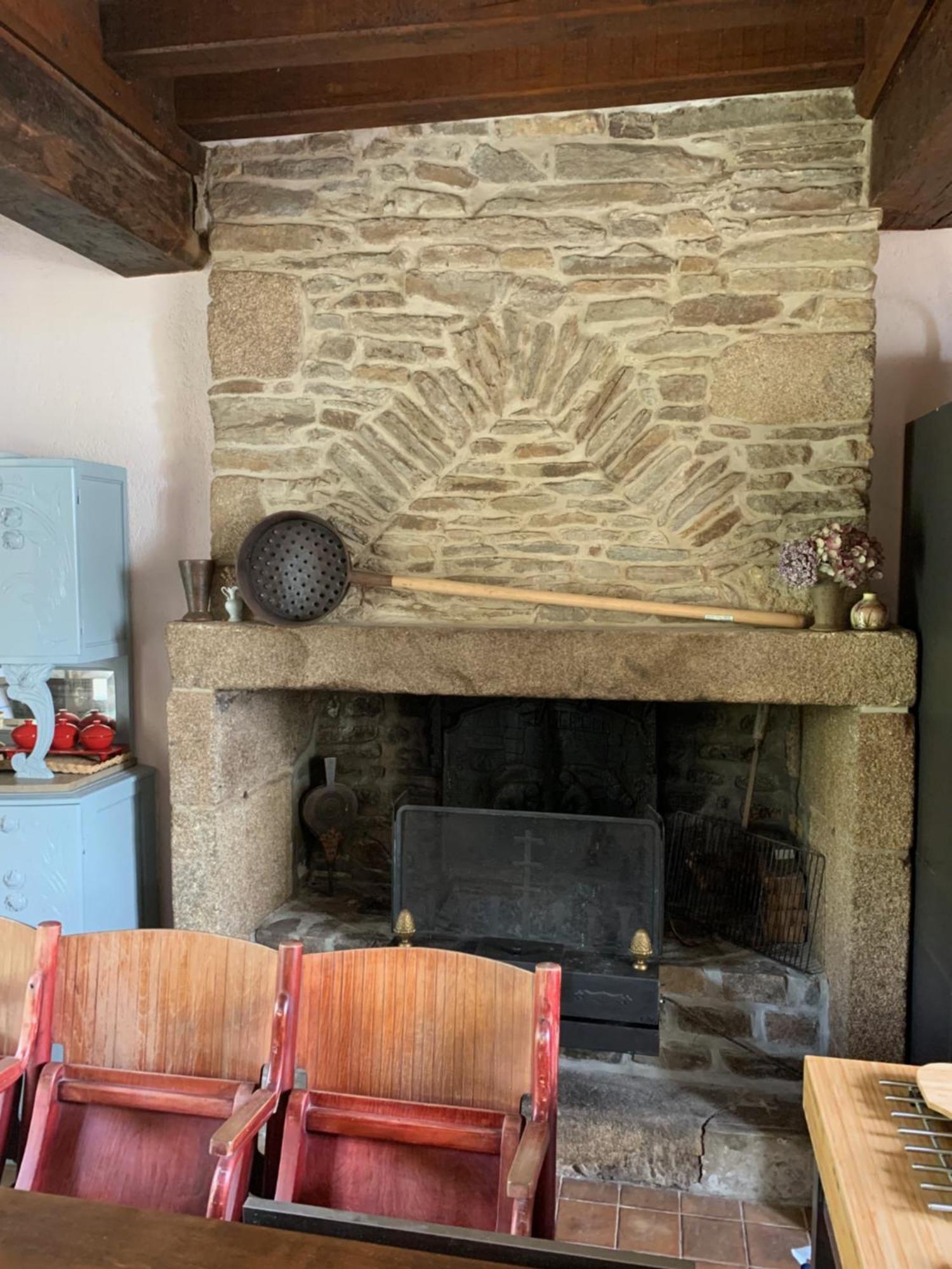 Le Petit Manoir Bed & Breakfast Isigny-le-Buat ภายนอก รูปภาพ